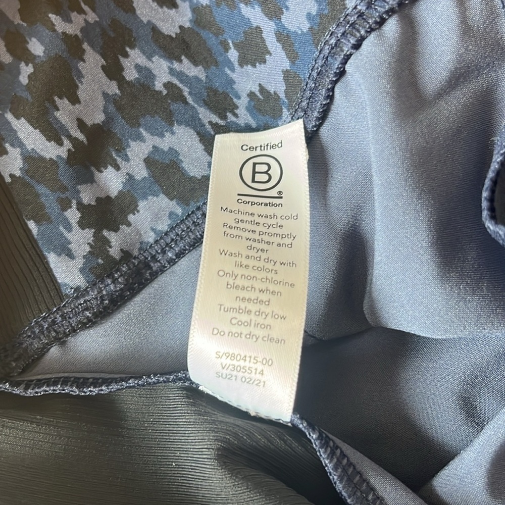 Athleta Brooklyn Blue Printed Short Size: 22 - Picture 6 of 9